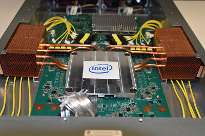 Intel демонстрирует коммутатор Tofino 2 Ethernet с совместно упакованной оптикой